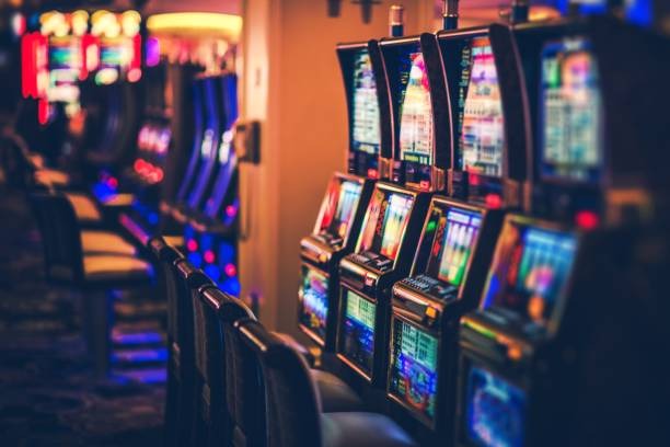 jackpot168 platform interface showing live-dealer table, sportsbook markets, and mobile app experience
